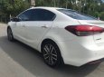 Kia Cerato 2016 - Cần bán xe Kia Cerato 2016 số tự động màu trắng thể thao