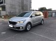 Kia Sedona 2017 - Gia đình cần bán Sedona 3.3L, sản xuất 2017, số tự động, máy xăng bản full, màu xám bạc 