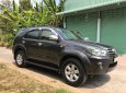 Toyota Fortuner 2010 - Gia đình cần bán Fortuner 2010 màu xám chì, máy xăng