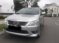 Toyota Innova 2012 - Nhà cần bán Innova 2012 màu bạc số sàn, xe đẹp không suy nghĩ nhé