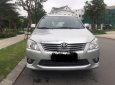 Toyota Innova 2012 - Nhà cần bán Innova 2012 màu bạc số sàn, xe đẹp không suy nghĩ nhé