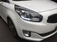 Kia Rondo 2017 - Cần bán xe Kia Rondo 2016 số tự động máy xăng, xe màu trắng còn rất mới