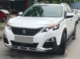 Peugeot 3008 2018 - Bán Peugeot 3008 tự động 2018 màu trắng gia đình đập thùng mua mới