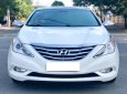 Hyundai Sonata 2.0 2011 - Bán xe Hyundai Sonata sx 2011 màu trắng cực đẹp, xe cũ nhưng đi kỹ giữ gìn