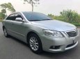 Toyota Camry 2011 - Bán nhanh xe Camry bạc 2011 tự động, bản 2.4G, xe đẹp nguyên con