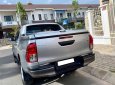 Toyota Hilux 2016 - Cần bán xe Toyota Hilux 2016 máy dầu số sàn, màu bạc chính chủ