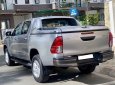 Toyota Hilux 2016 - Cần bán xe Toyota Hilux 2016 máy dầu số sàn, màu bạc chính chủ