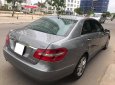 Mercedes-Benz E250 2010 - Cần bán gấp Mercedes đời 2010, màu xám, còn mới, giá 678tr