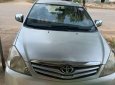 Toyota Innova   2010 - Bán Toyota Innova sản xuất năm 2010, màu bạc xe gia đình đi