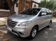 Toyota Innova E 2014 - Nhà cần bán Toyota Innova E 2014 số sàn màu bạc