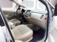 Toyota Innova E 2014 - Nhà cần bán Toyota Innova E 2014 số sàn màu bạc