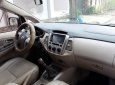 Toyota Innova E 2014 - Nhà cần bán Toyota Innova E 2014 số sàn màu bạc