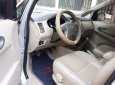 Toyota Innova E 2014 - Nhà cần bán Toyota Innova E 2014 số sàn màu bạc