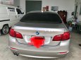 BMW 5 Series 520i 2015 - Bán BMW 520i sản xuất 2015, màu vàng, xe nhập