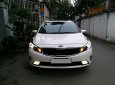 Kia Cerato AT 2017 - Mình cần bán Kia Cerato 2017 tự động, màu trắng, xe tuyệt đẹp