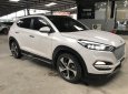 Hyundai Tucson 1.6 Turbo 2017 - Bán Hyundai Tucson 1.6 Turbo màu trắng camay, máy xăng, số tự động, sản xuất 12/2017, một chủ đi 29000km