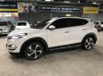 Hyundai Tucson 1.6 Turbo 2017 - Bán Hyundai Tucson 1.6 Turbo màu trắng camay, máy xăng, số tự động, sản xuất 12/2017, một chủ đi 29000km