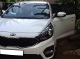 Kia Rondo AT 2017 - Cần bán lại xe Kia Rondo AT sản xuất 2017, màu trắng, còn mới