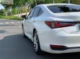 Lexus ES 250 2019 - Cần bán xe Lexus ES 250 đời 2019, màu trắng, nhập khẩu nguyên chiếc như mới