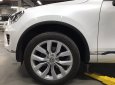 Volkswagen Touareg SUV 2017 - Cần bán Volkswagen Touareg 2017, trắng ngọc trinh, còn mới tinh không lầm lỗi, Odo 6200Km, full options