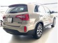 Kia Sorento 2017 - Cần bán Kia Sorento 2.4 AT 2017 màu nâu vàng, trả trước chỉ từ 234tr, liên hệ 0985.190491 Ngọc