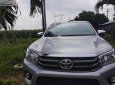 Toyota Hilux 2.4E 4x2 MT 2017 - Bán ô tô Toyota Hilux 2.4E 4x2 MT 2017, màu bạc, xe nhập còn mới