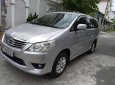 Toyota Innova E 2013 - Bán xe Toyota Innova E năm 2013, màu bạc còn mới