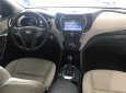 Hyundai Santa Fe 2017 - Cần bán xe Hyundai Santa Fe năm 2017, màu nâu xe gia đình 