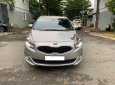 Kia Rondo 2017 - Bán ô tô Kia Rondo đời 2017, màu bạc, số tự động, giá 546tr