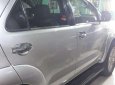 Toyota Fortuner 2010 - Cần bán lại xe Toyota Fortuner năm 2010, màu bạc xe gia đình