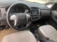 Toyota Innova 2013 - Cần bán gấp Toyota Innova 2.0E năm 2013, màu bạc số sàn, giá tốt