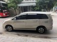 Toyota Innova 2015 - Bán Toyota Innova 2.0E năm sản xuất 2015, màu bạc xe gia đình