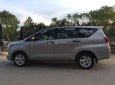 Toyota Innova 2017 - Bán Toyota Innova 2.0E sản xuất năm 2017, màu bạc số sàn giá tốt