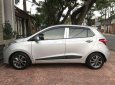 Hyundai Grand i10 2017 - Bán Hyundai Grand i10 1.2 AT 2017, màu bạc xe gia đình