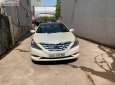 Hyundai Sonata 2011 - Bán Hyundai Sonata sản xuất năm 2011, màu trắng, nhập khẩu Hàn Quốc, ít sử dụng, giá cạnh tranh