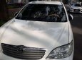 Toyota Camry  MT 2003 - Bán xe Toyota Camry MT đời 2003, màu trắng số sàn, 285tr