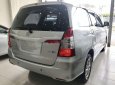 Toyota Innova 2014 - Cần bán gấp Toyota Innova 2.0E năm 2014, màu bạc, giá chỉ 530 triệu