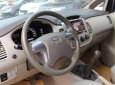 Toyota Innova 2015 - Bán Toyota Innova 2.0EMT đời 2015, màu bạc số sàn