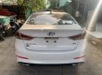 Hyundai Elantra 2017 - Bán xe cũ Hyundai Elantra 2.0 AT đời 2017, màu trắng