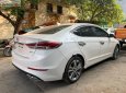 Hyundai Elantra 2017 - Bán xe cũ Hyundai Elantra 2.0 AT đời 2017, màu trắng