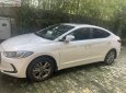 Hyundai Elantra 2018 - Bán Hyundai Elantra 1.6 AT năm sản xuất 2018, màu trắng, chính chủ 