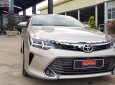 Toyota Camry 2016 - Cần bán gấp Toyota Camry đời 2016, màu nâu xe còn mới