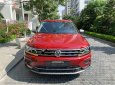 Volkswagen Tiguan 2018 - Bán ô tô Volkswagen Tiguan sản xuất 2019, màu đỏ, xe nhập chính hãng