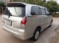 Toyota Innova 2010 - Bán ô tô Toyota Innova sản xuất 2010, màu bạc xe nguyên bản