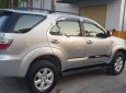 Toyota Fortuner 2010 - Bán ô tô Toyota Fortuner đời 2010, màu bạc xe gia đình, giá chỉ 565 triệu