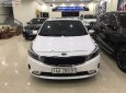 Kia Cerato 1.6 AT 2018 - Bán Kia Cerato 1.6 AT sản xuất 2018, màu trắng số tự động, giá 590tr