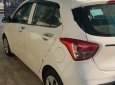 Hyundai Grand i10 2017 - Bán Hyundai Grand i10 1.2 MT Base đời 2017, màu trắng, giá chỉ 300 triệu