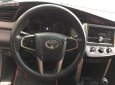 Toyota Innova 2.0E 2017 - Cần bán xe Toyota Innova 2.0E đời 2017, màu bạc, giá 655tr