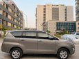 Toyota Innova 2018 - Cần bán lại xe cũ Toyota Innova đời 2018, màu nâu