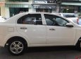 Chevrolet Aveo 2015 - Cần bán xe Chevrolet Aveo sản xuất 2015, màu trắng số tự động xe còn mới